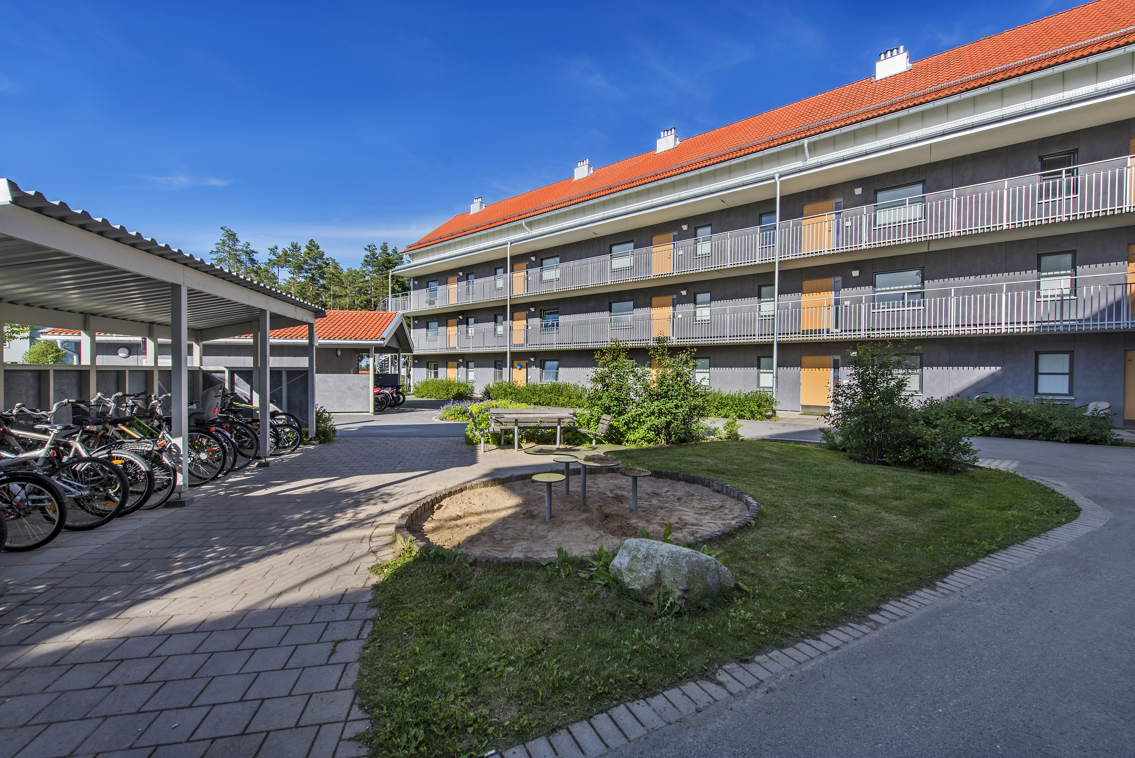 Blomstervägen 2 E i Steningehöjden
