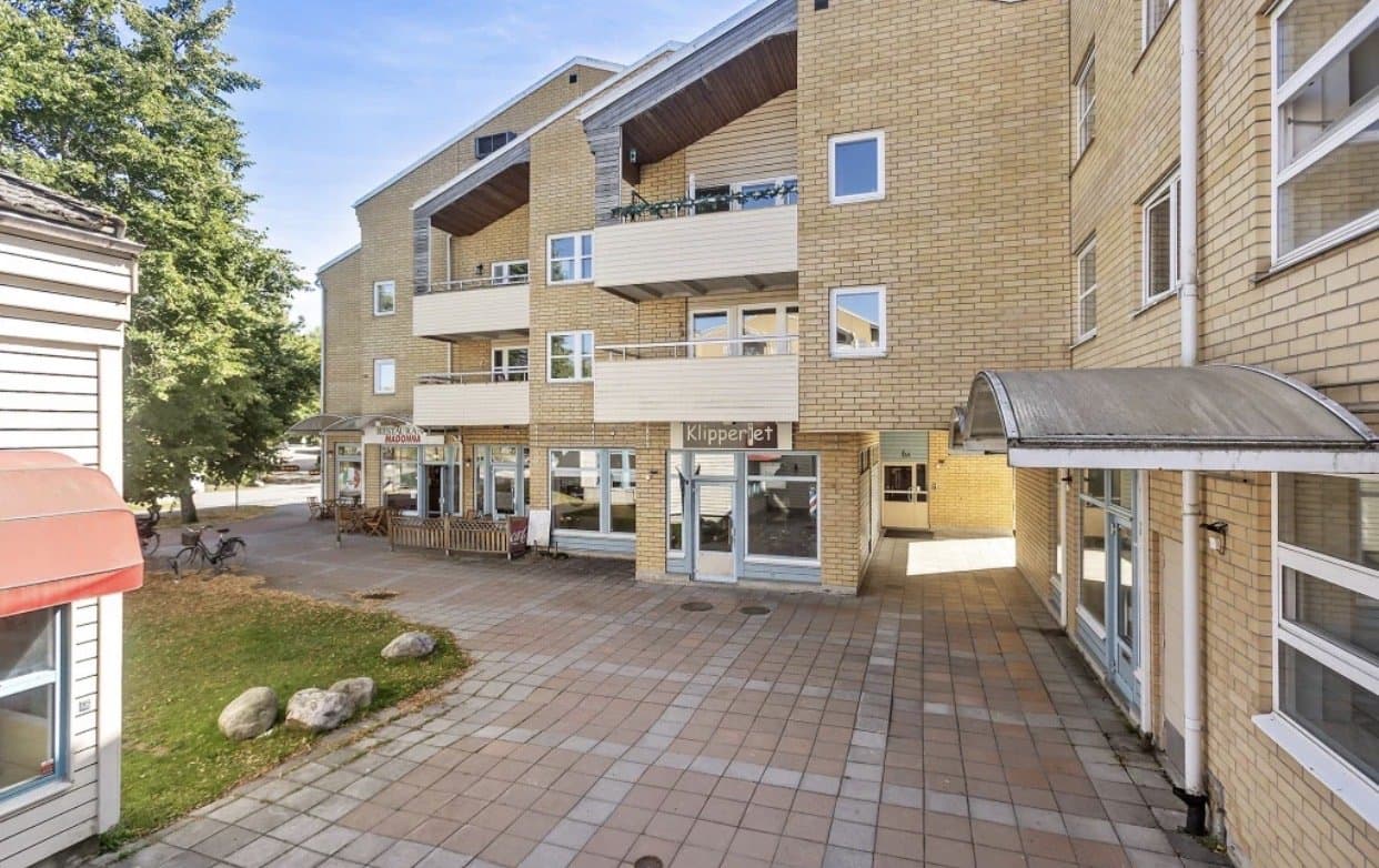Gribbylunds torg i Täby
