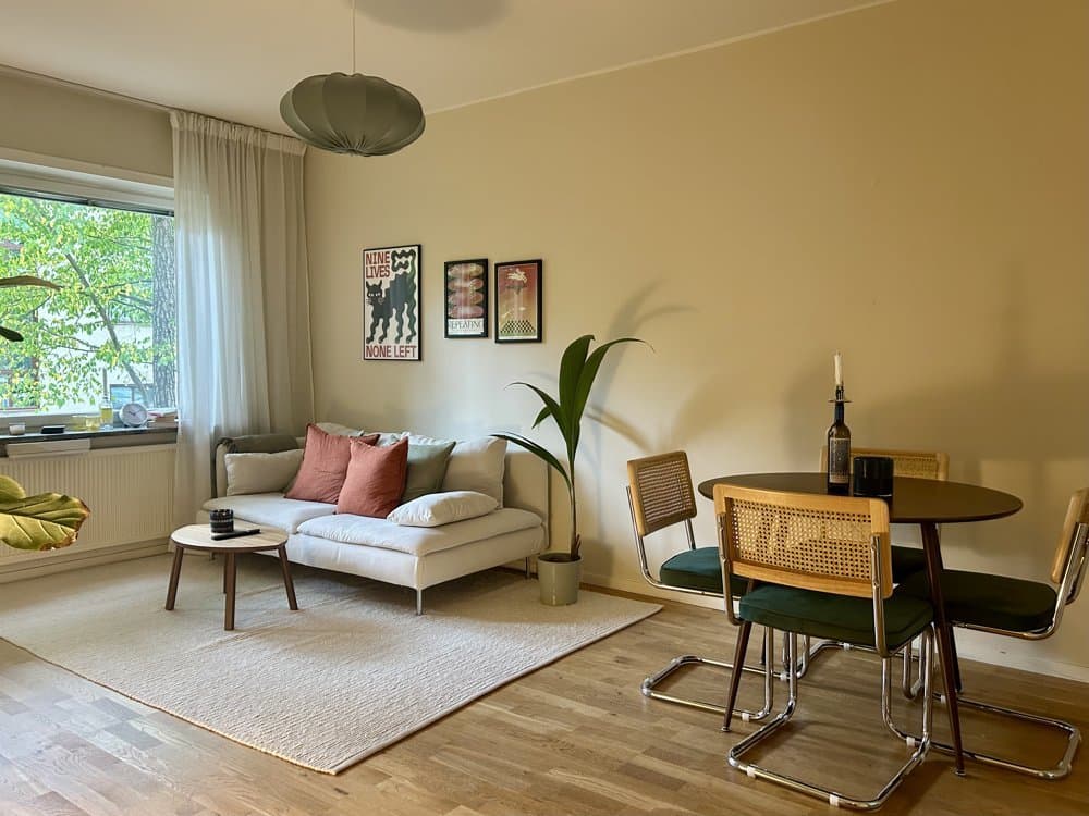 Minnebergsvägen i Bromma