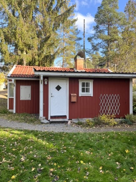 Backamovägen 18 i Saltsjö-boo